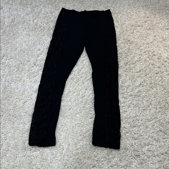 Elegant Black Lace Detail Leggings - Picture 1 of 9